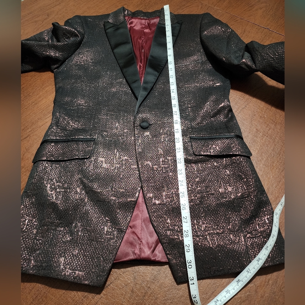 NWOT - Sophisticated Black and Burgundy Men's Blazer - Picture 4 of 10